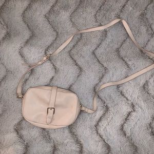 Forever 21 : Light pink cross body bag